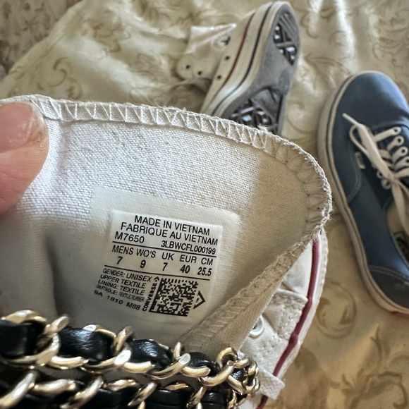 Converse - Picture 3 of 4